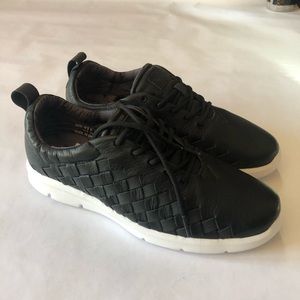 Vans new tesella sneaker men size 9